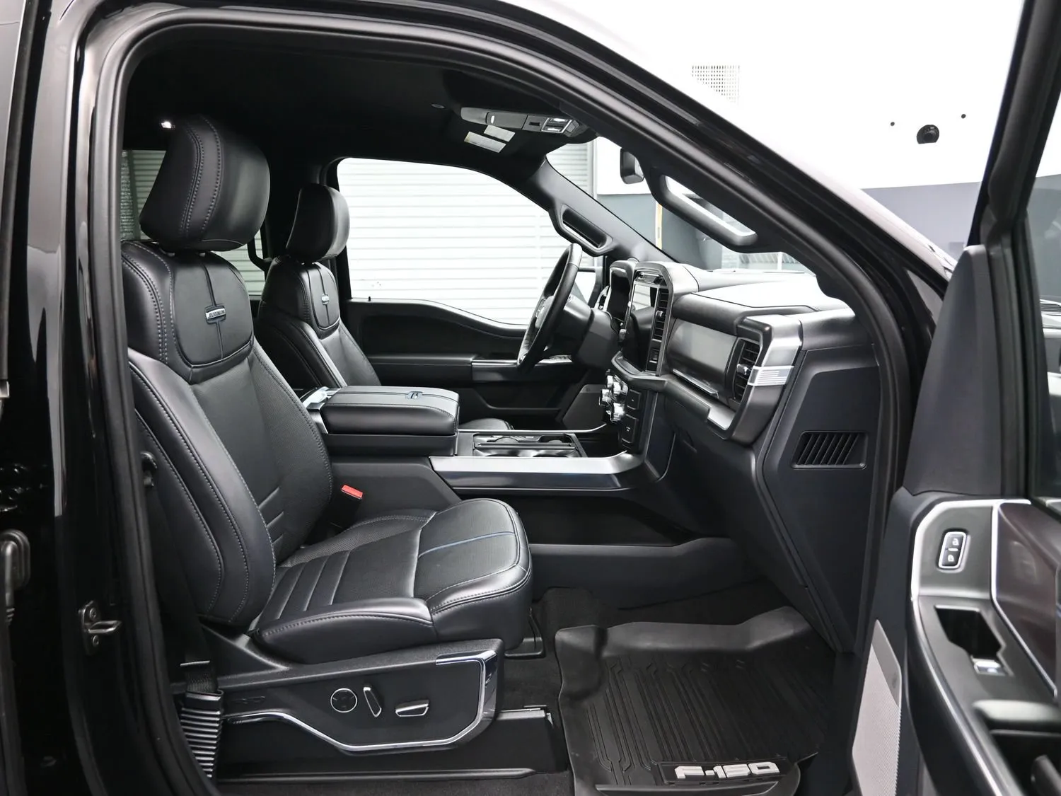 2025 Ford F-150 Platinum - Photo 13