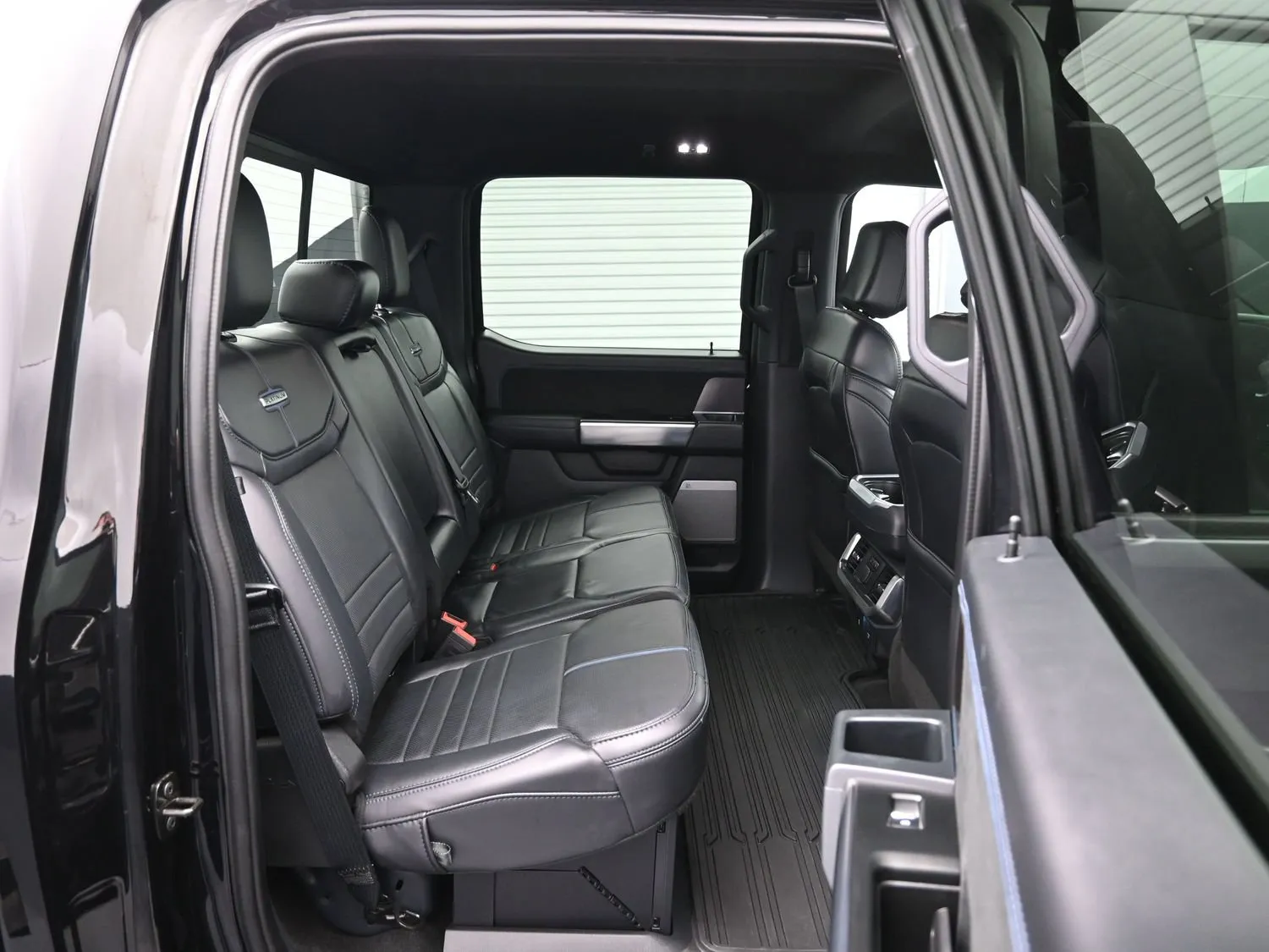 2025 Ford F-150 Platinum - Photo 12