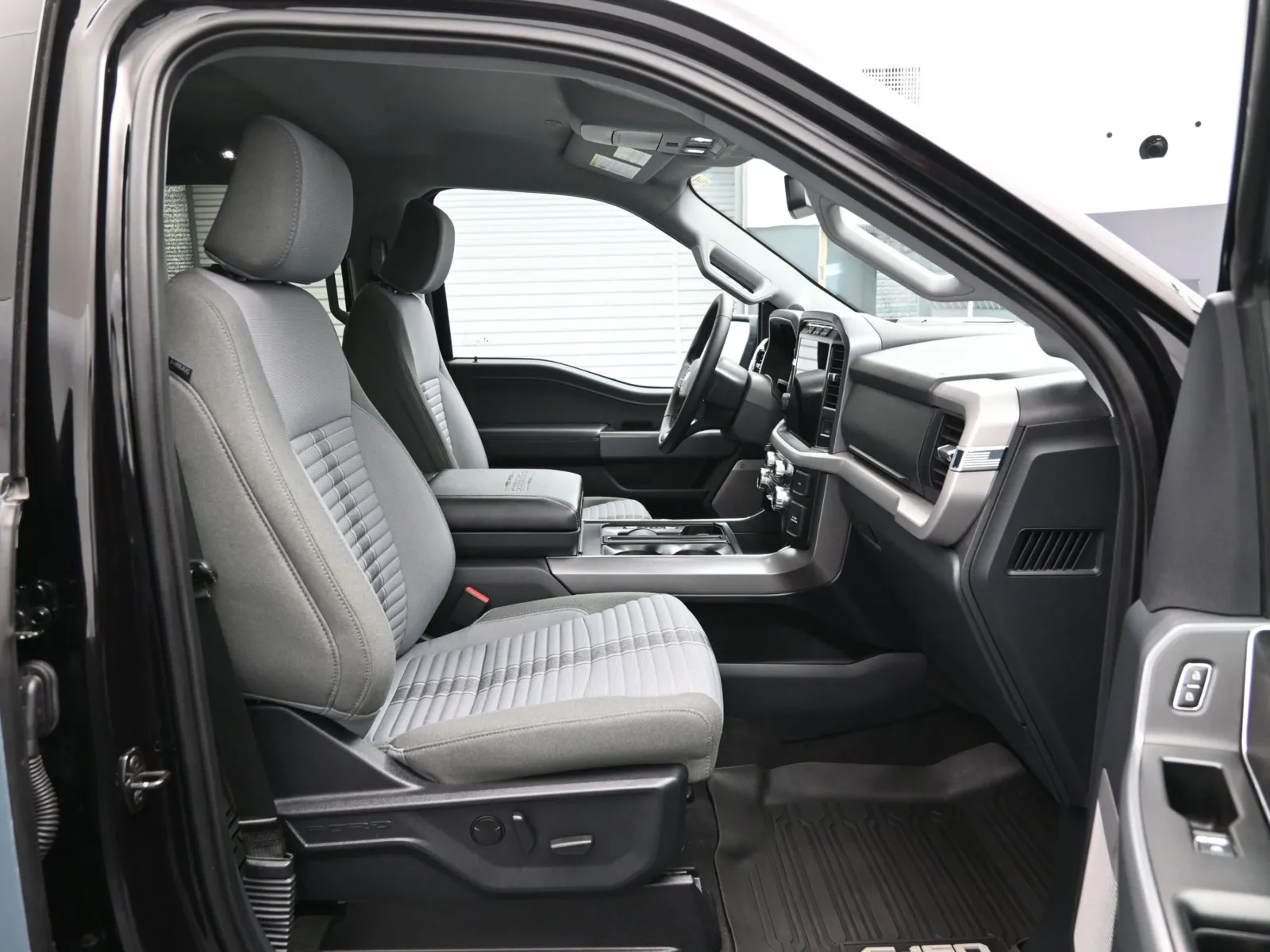 2023 Ford F-150 XLT - Photo 13