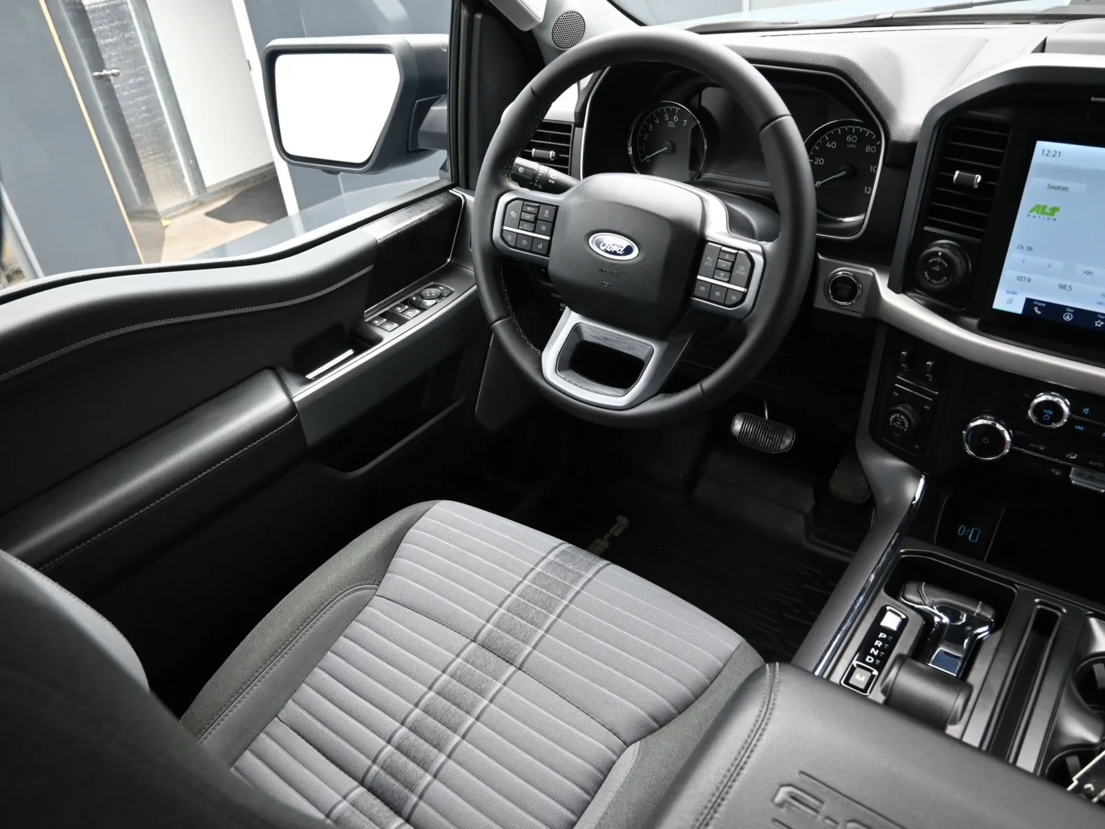 2023 Ford F-150 XLT - Photo 24