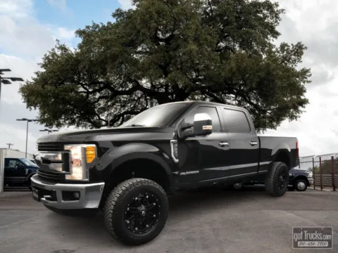 Black 2017 Ford Super Duty F-350 SRW XLT for sale in San Antonio, TX