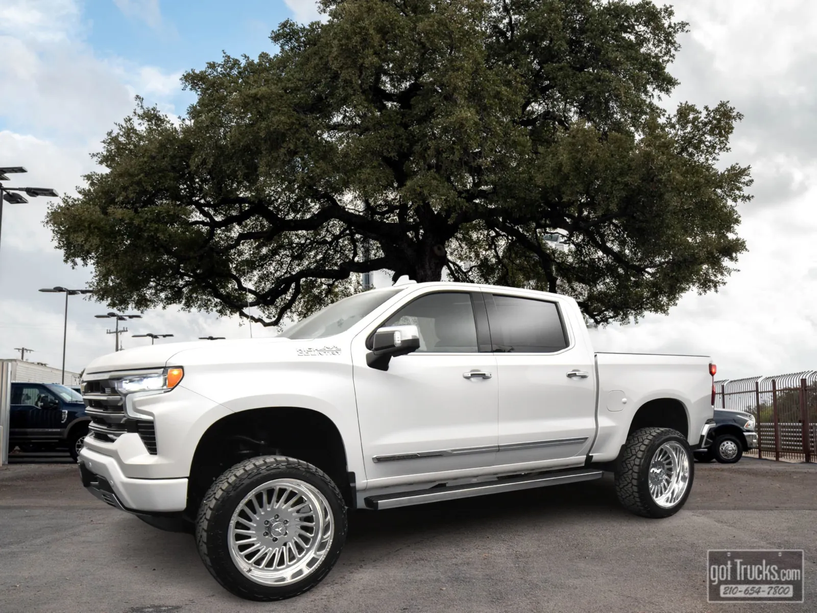 White 2022 Chevrolet Silverado 1500 High Country for sale in San Antonio, TX
