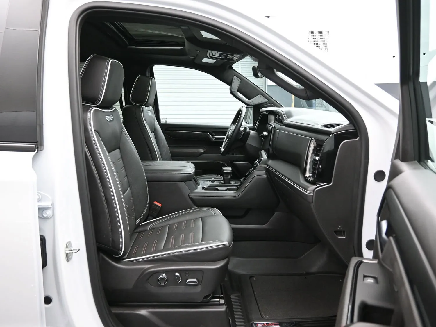 2024 GMC Sierra 1500 AT4X - Photo 13