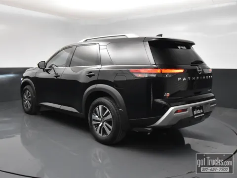 More photos of 2025 Nissan Pathfinder SL at got Trucks?, TX
