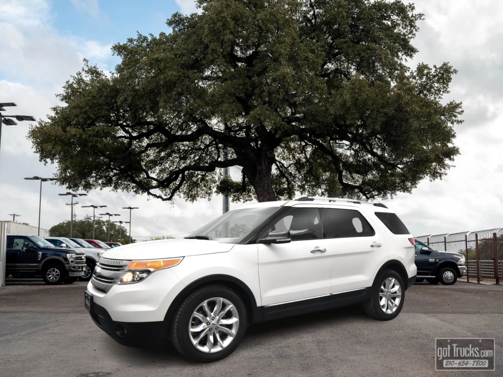 White 2015 Ford Explorer XLT for sale in San Antonio, TX