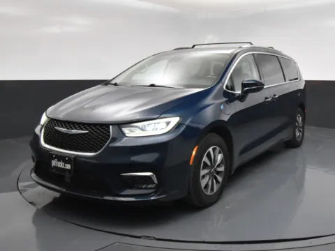 Photos of 2021 Chrysler Pacifica Hybrid Touring L for sale in San Antonio, TX at got Trucks?