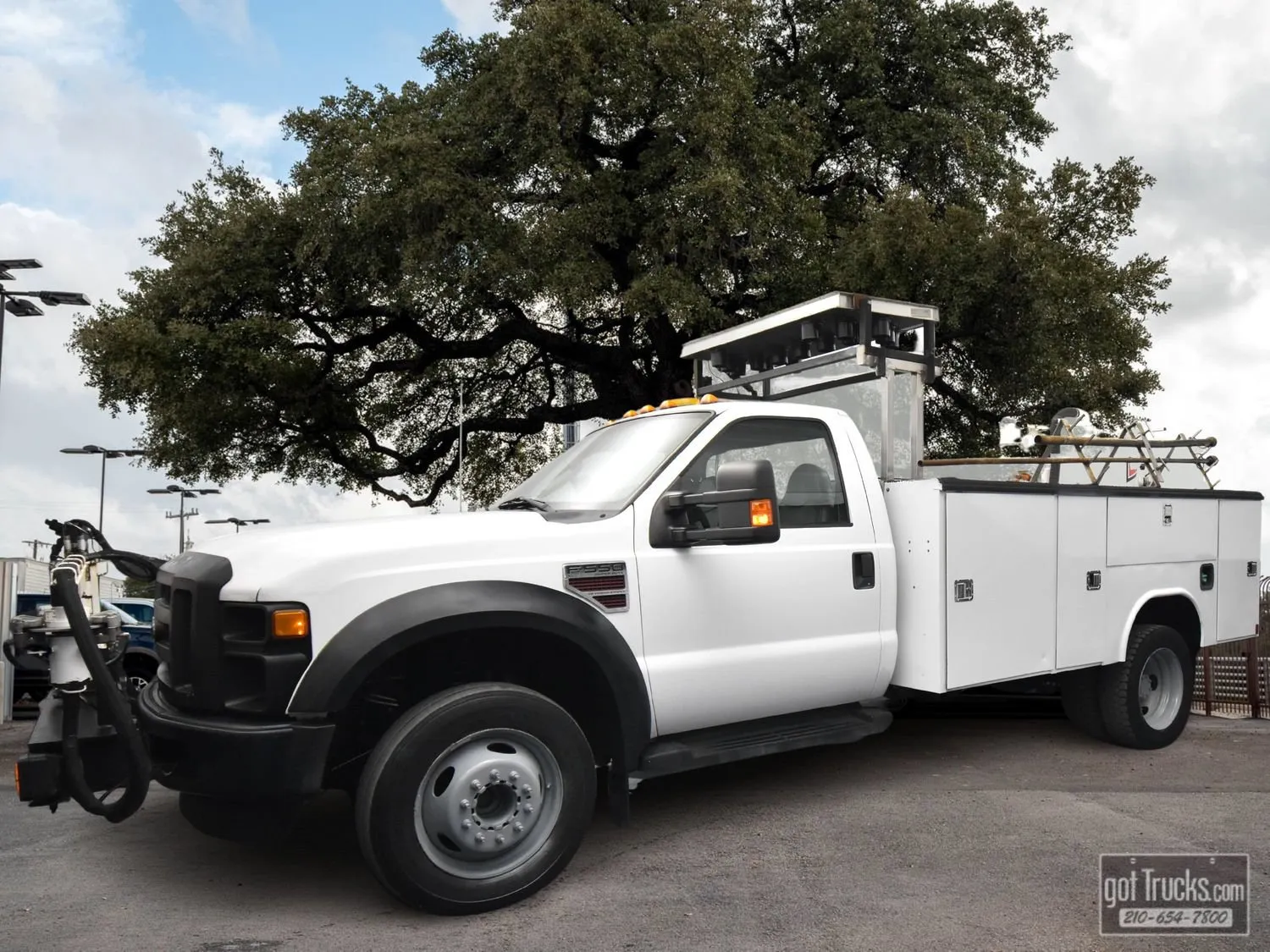 White 2009 Ford Super Duty F-550 DRW XL for sale in San Antonio, TX