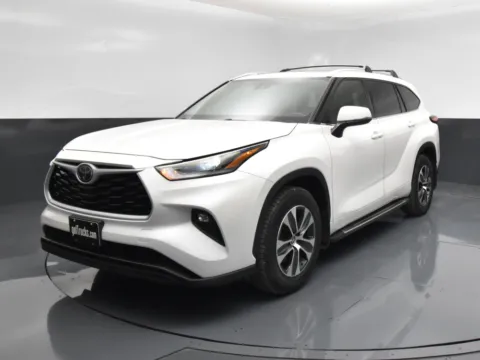 Photos of 2021 Toyota Highlander XLE for sale in San Antonio, TX at got Trucks?