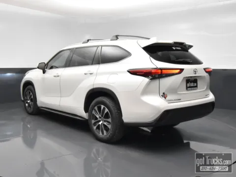 More photos of 2021 Toyota Highlander XLE at got Trucks?, TX