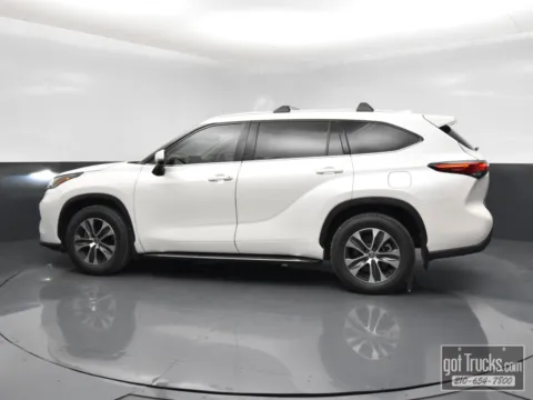 Another view of 2021 Toyota Highlander XLE for sale in San Antonio, TX at got Trucks?