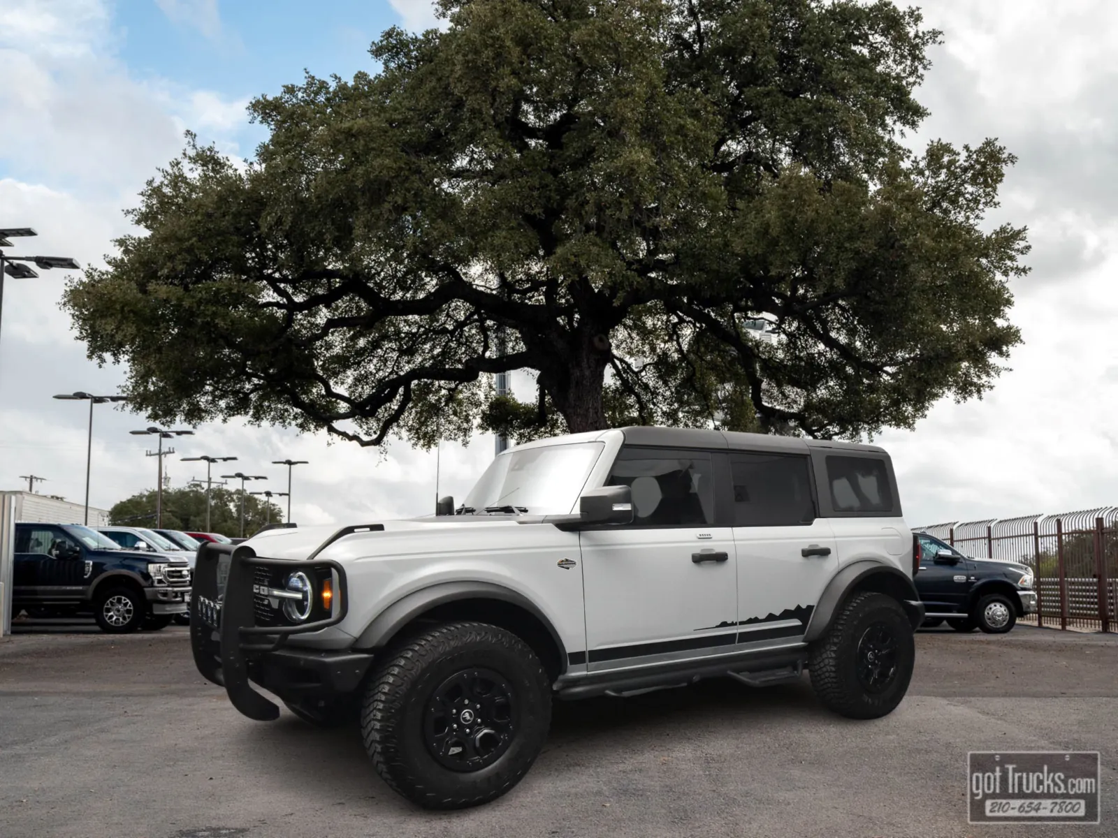 Gray 2023 Ford Bronco Wildtrak for sale in San Antonio, TX