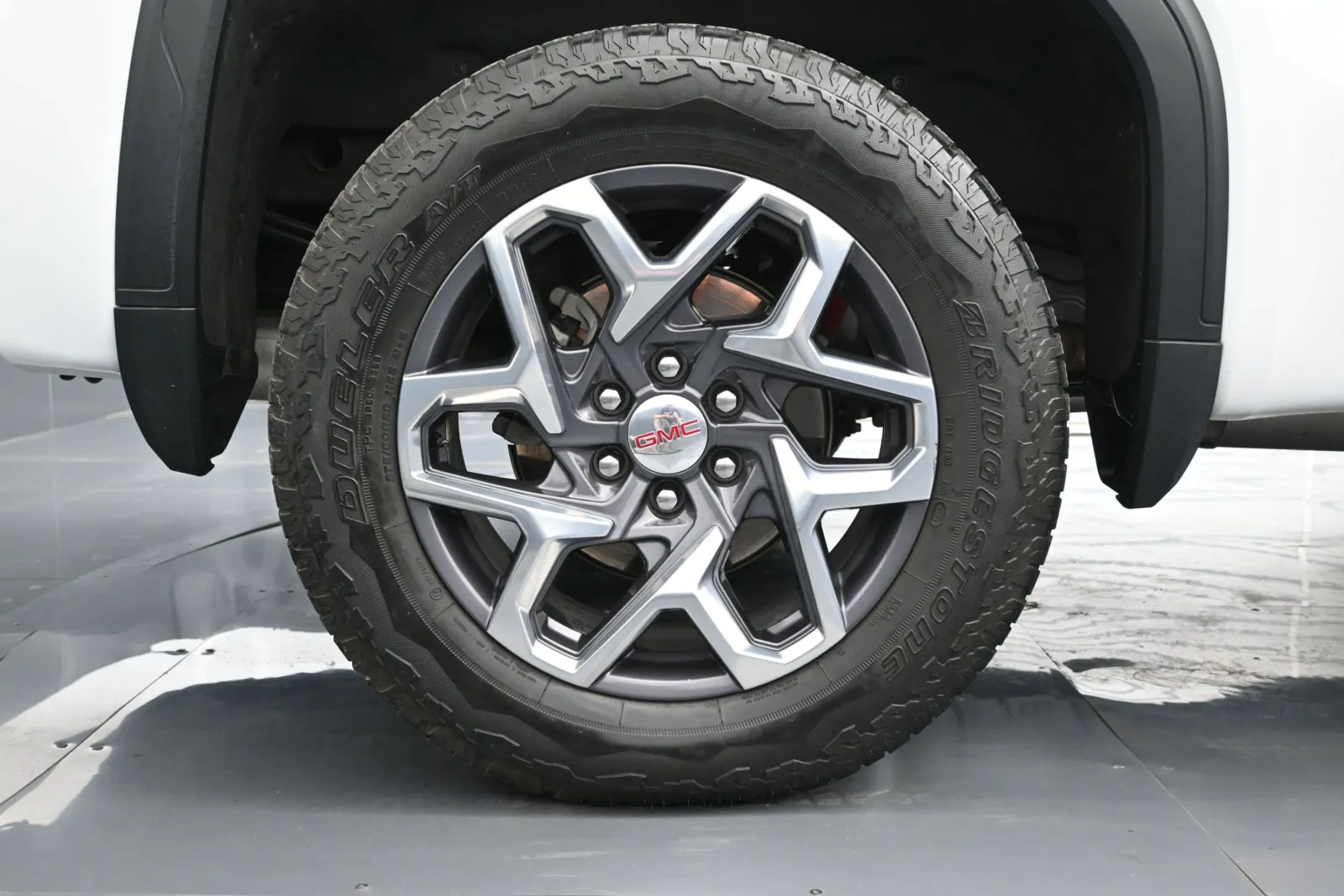 2023 GMC Sierra 1500 SLT - Photo 18