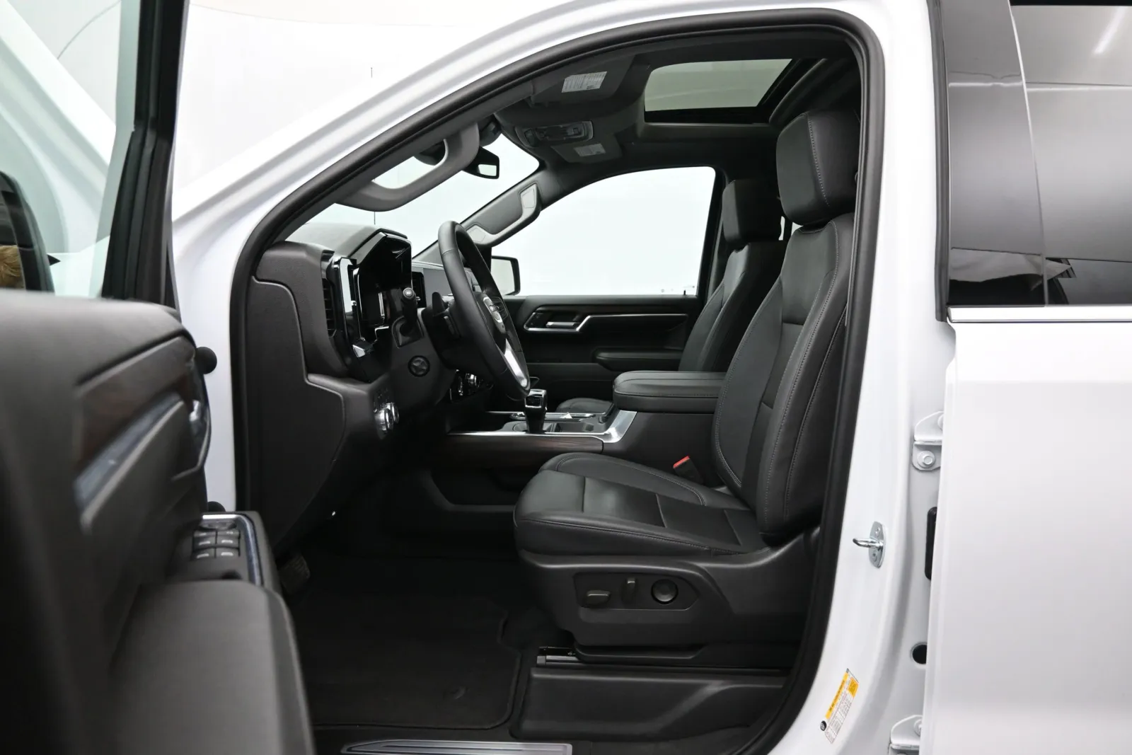 2023 GMC Sierra 1500 SLT - Photo 9
