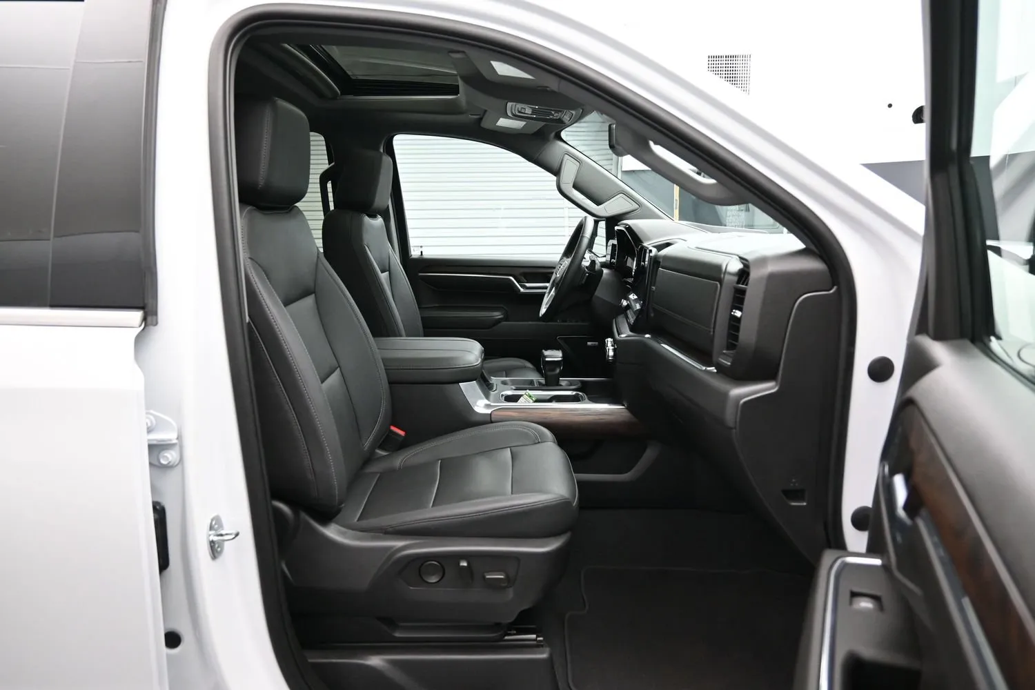 2023 GMC Sierra 1500 SLT - Photo 13