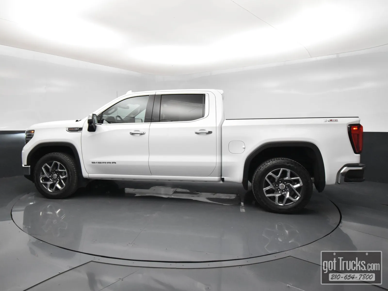 2023 GMC Sierra 1500 SLT - Photo 3