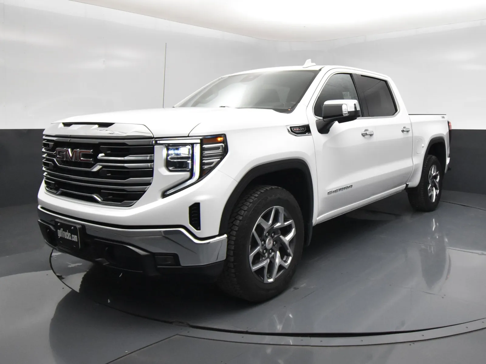 2023 GMC Sierra 1500 SLT - Photo 2
