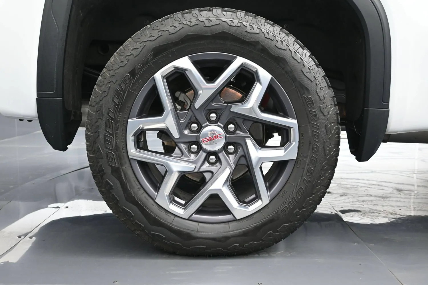 2023 GMC Sierra 1500 SLT - Photo 18