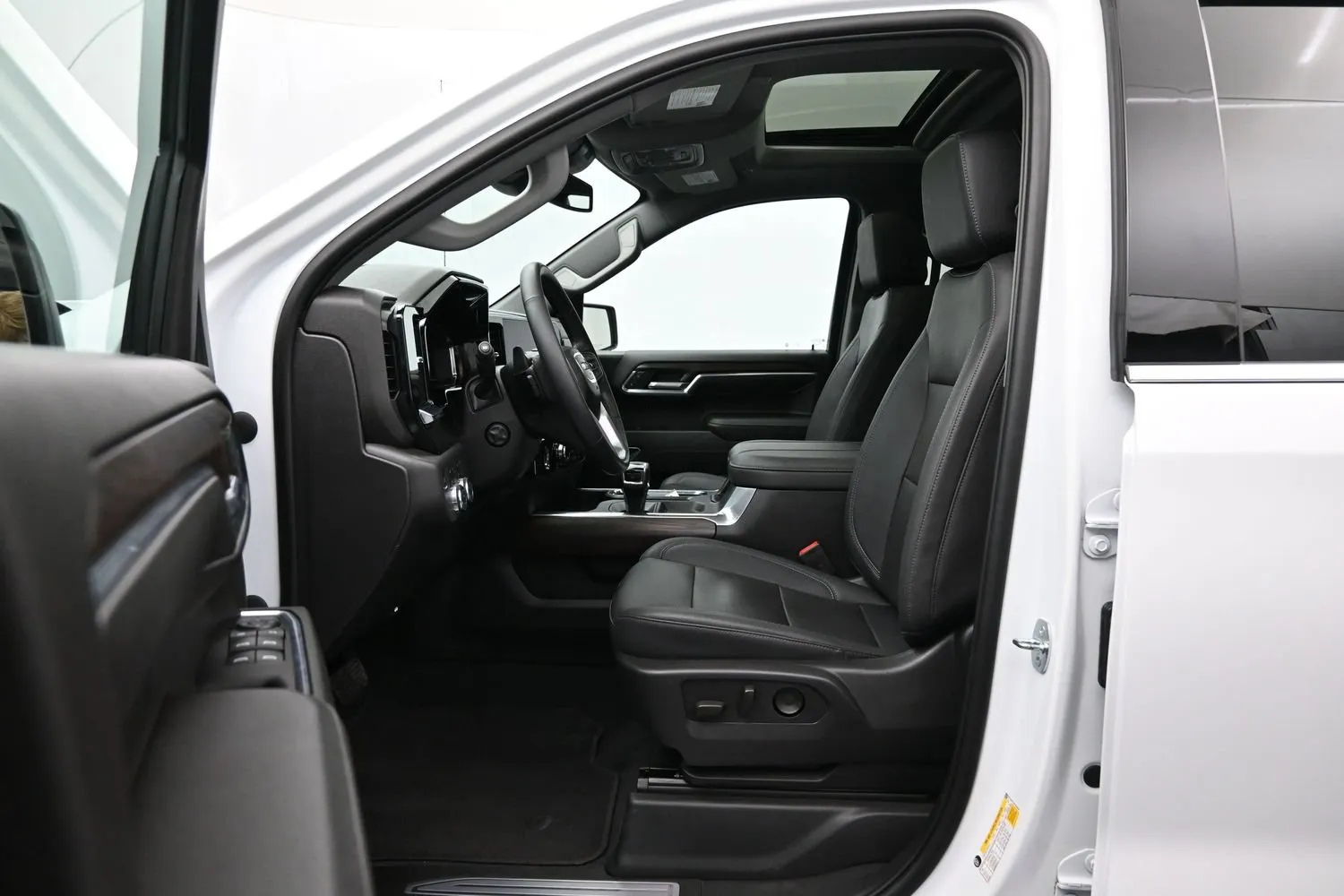 2023 GMC Sierra 1500 SLT - Photo 9