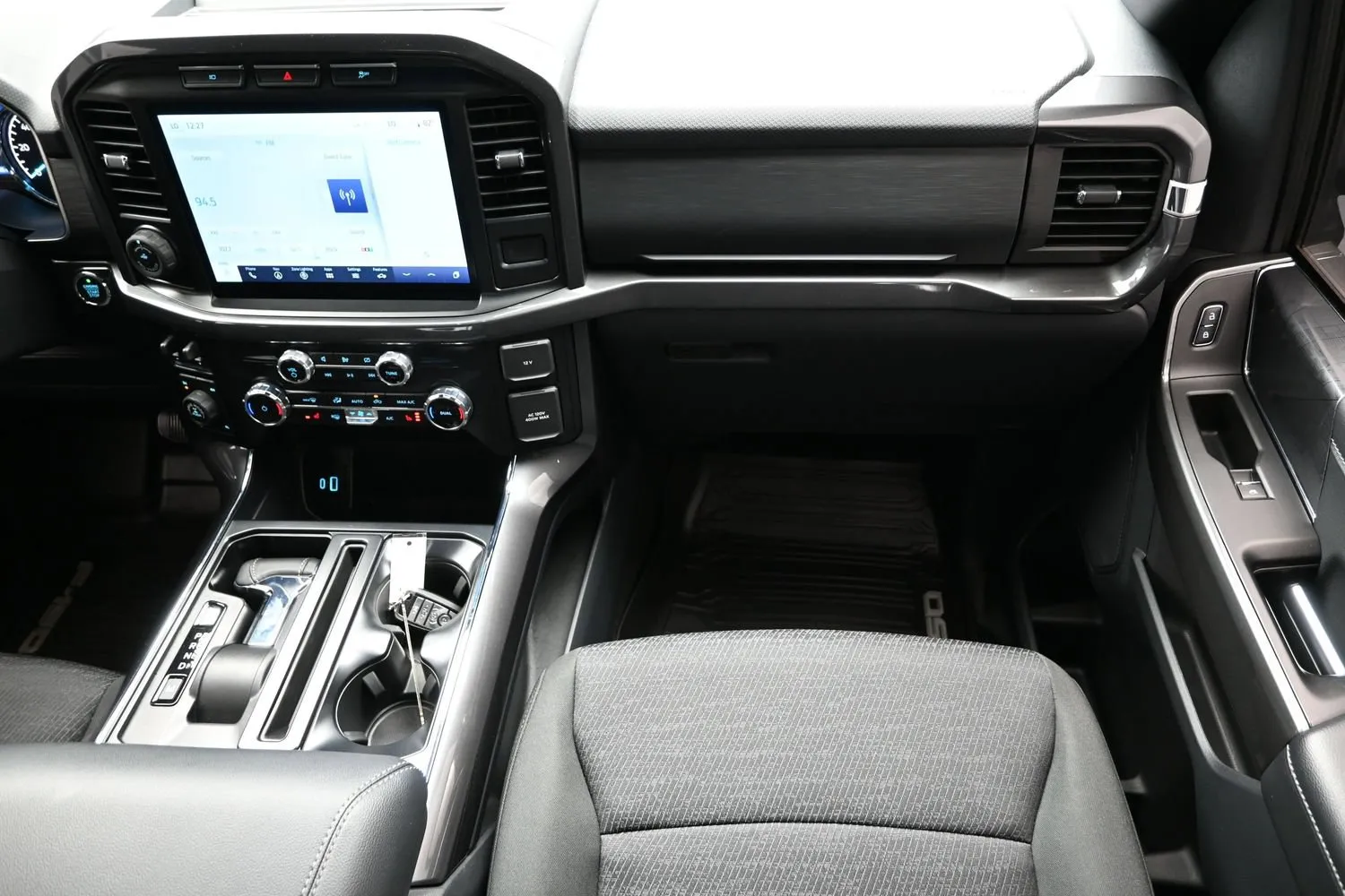 2023 Ford F-150 XLT - Photo 40