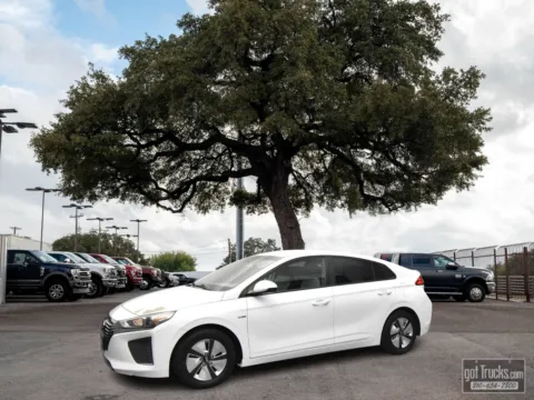 White 2018 Hyundai Ioniq Hybrid Blue for sale in San Antonio, TX