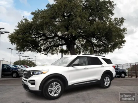 White 2023 Ford Explorer XLT for sale in San Antonio, TX