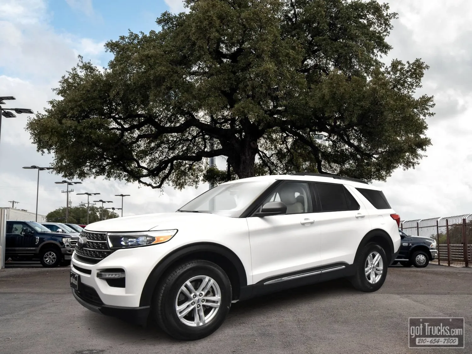 White 2023 Ford Explorer XLT for sale in San Antonio, TX