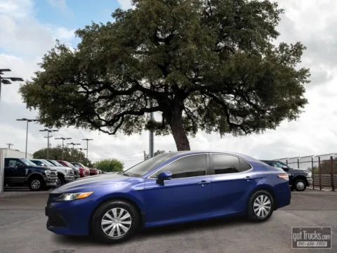 Blue 2018 Toyota Camry Hybrid LE for sale in San Antonio, TX