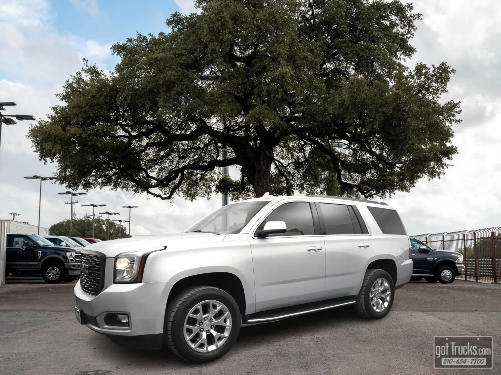 Silver 2018 GMC Yukon SLT for sale in San Antonio, TX