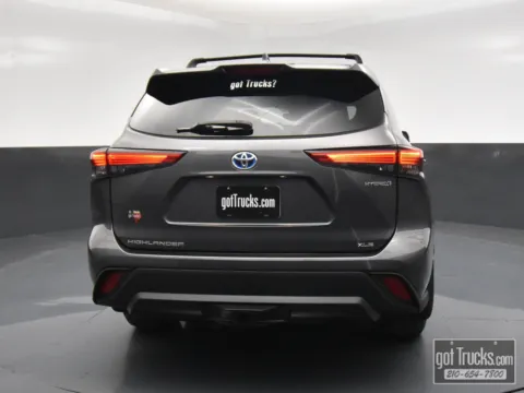 More photos of 2020 Toyota Highlander Hybrid XLE at Trucks in Texas, TX