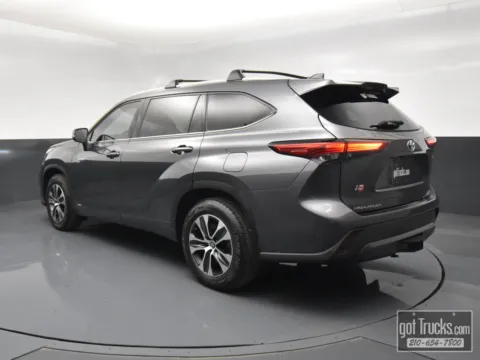 More photos of 2020 Toyota Highlander Hybrid XLE at Trucks in Texas, TX