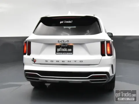 More photos of 2022 Kia Sorento S at Trucks in Texas, TX