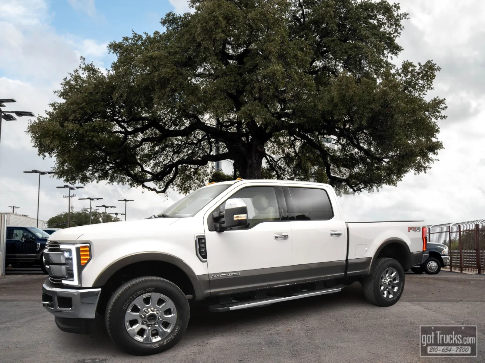 White 2019 Ford Super Duty F-250 SRW LARIAT for sale in San Antonio, TX