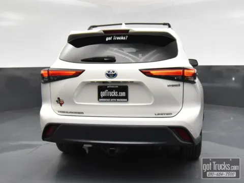 More photos of 2021 Toyota Highlander Hybrid Limited at Trucks in Texas, TX