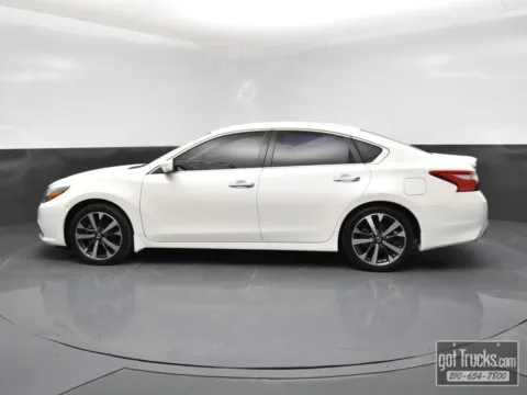 Another view of 2017 Nissan Altima 2.5 SR for sale in San Antonio, TX at got Trucks?