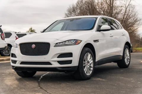 More photos of 2017 Jaguar F-PACE 35t Prestige at Lux Motors, IN