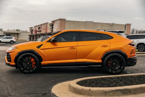 More photos of 2021 Lamborghini Urus at Lux Motors, IN