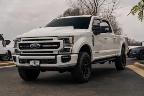 More photos of 2022 Ford Super Duty F-250 SRW LARIAT at Lux Motors, IN