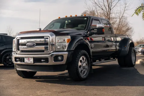 More photos of 2016 Ford Super Duty F-350 DRW Lariat at Lux Motors, IN