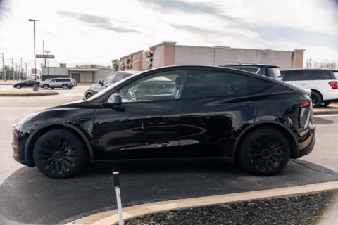 More photos of 2021 Tesla Model Y Long Range at Lux Motors, IN