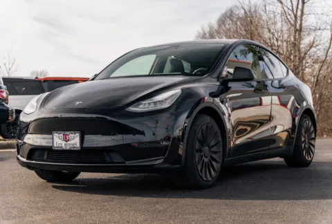 More photos of 2021 Tesla Model Y Long Range at Lux Motors, IN