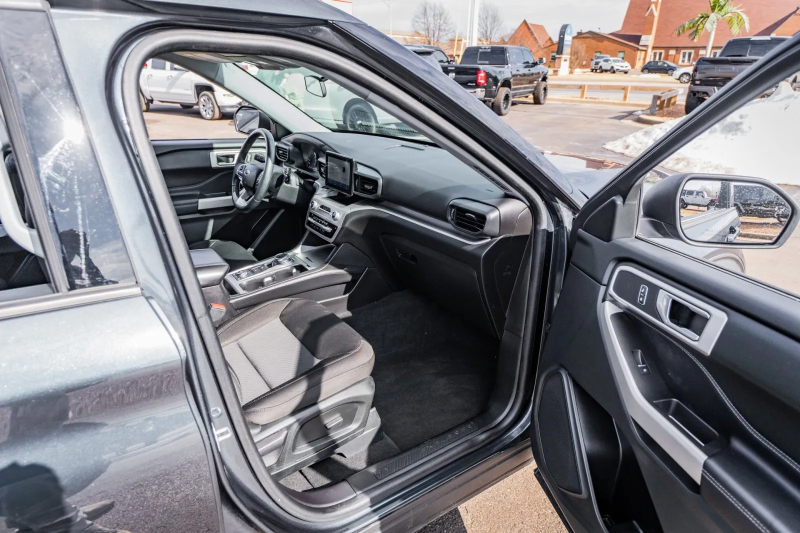 2022 Ford Explorer XLT - Photo 33