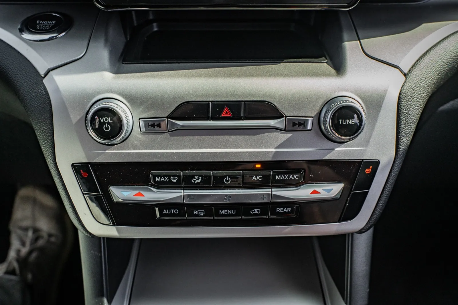 2022 Ford Explorer XLT - Photo 28