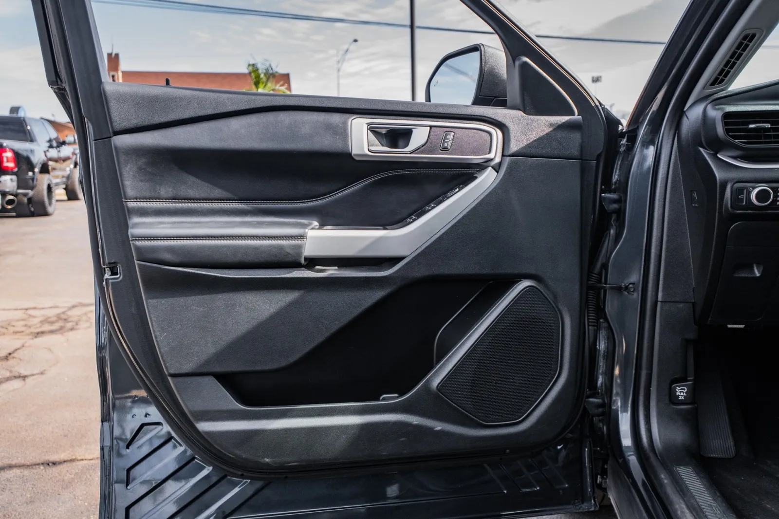 2022 Ford Explorer XLT - Photo 18