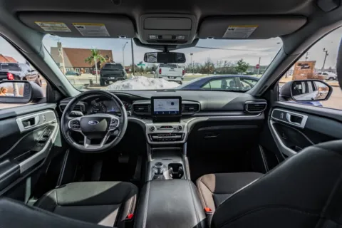 Photos of 2022 Ford Explorer XLT for sale in Evansville, IN at Lux Motors