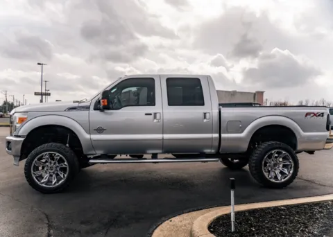 More photos of 2015 Ford Super Duty F-250 SRW Lariat at Lux Motors, IN