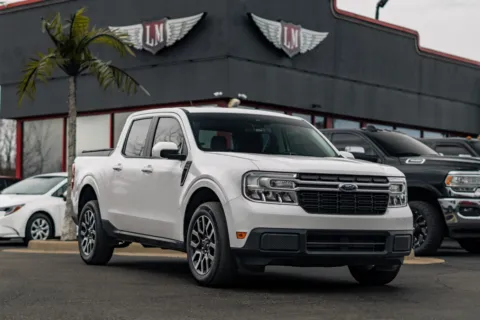 White 2022 Ford Maverick LARIAT for sale in Evansville, IN