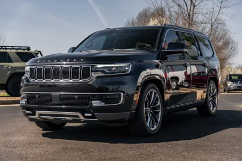 More photos of 2022 Jeep Wagoneer Series III at Lux Motors, IN