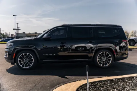 More photos of 2022 Jeep Wagoneer Series III at Lux Motors, IN