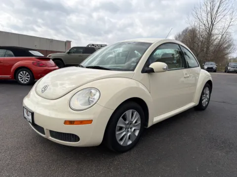More photos of 2009 Volkswagen New Beetle Coupe S at Lux Motors, IN