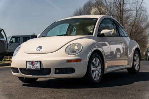 More photos of 2009 Volkswagen New Beetle Coupe S at Lux Motors, IN